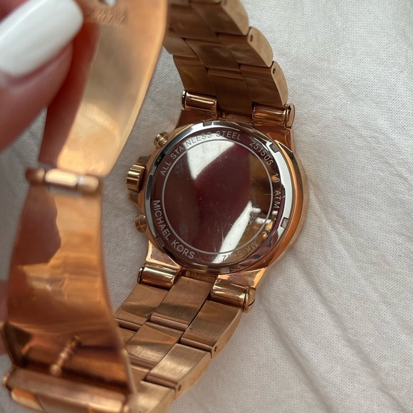 Michael Kors | Women’s Dylan Rose Gold Tone MK-5412 Watch Stainless Steel - Picture 6 of 8